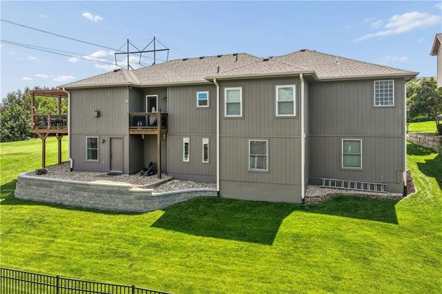 19556 W 105th Terrace, Olathe, KS 66061