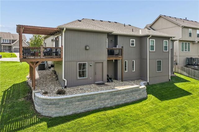 19556 W 105th Terrace, Olathe, KS 66061