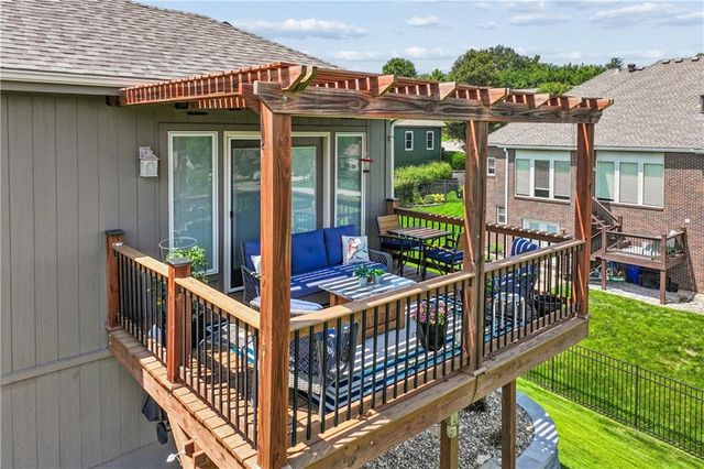 19556 W 105th Terrace, Olathe, KS 66061