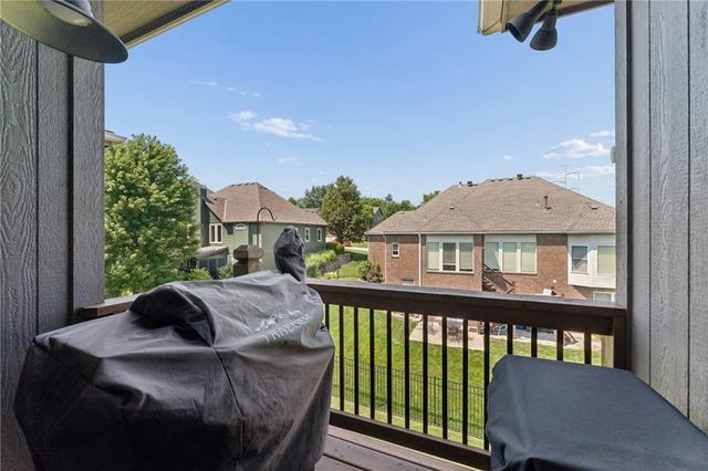 19556 W 105th Terrace, Olathe, KS 66061
