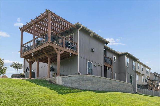 19556 W 105th Terrace, Olathe, KS 66061