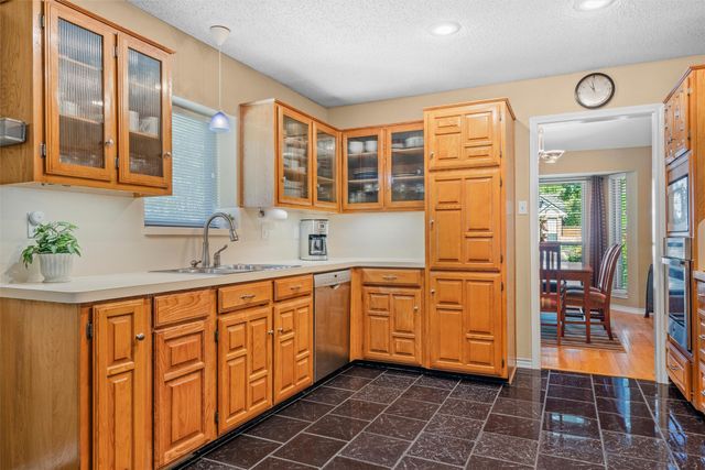 706 Giltin Court, Arlington, TX 76006