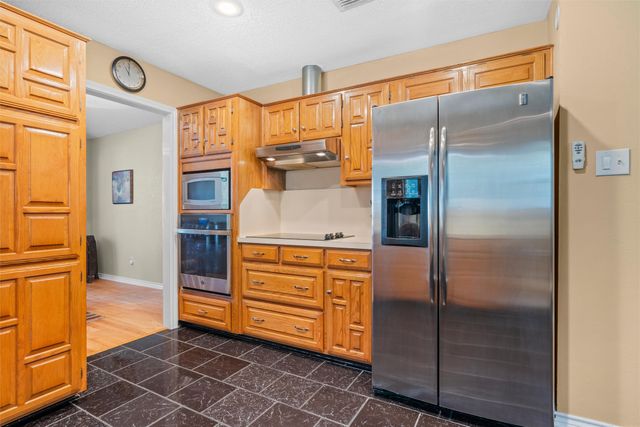706 Giltin Court, Arlington, TX 76006