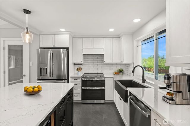 16634 Rainier View Drive SE, Yelm, WA 98597
