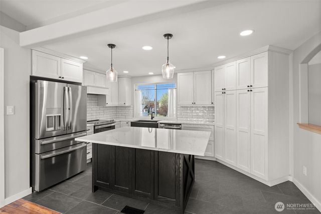 16634 Rainier View Drive SE, Yelm, WA 98597