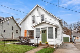 1233 Emerald Avenue, Grand Rapids, MI 49505