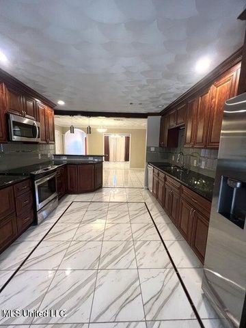 19 Stratford Place, Gulfport, MS 39503