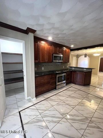 19 Stratford Place, Gulfport, MS 39503