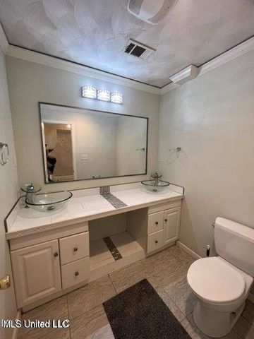 19 Stratford Place, Gulfport, MS 39503