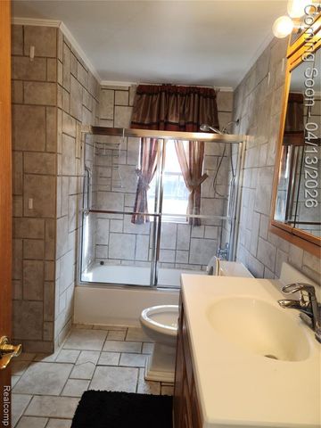 202 E 13 Mile Road, Royal Oak, MI 48073