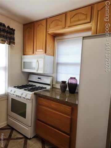 202 E 13 Mile Road, Royal Oak, MI 48073