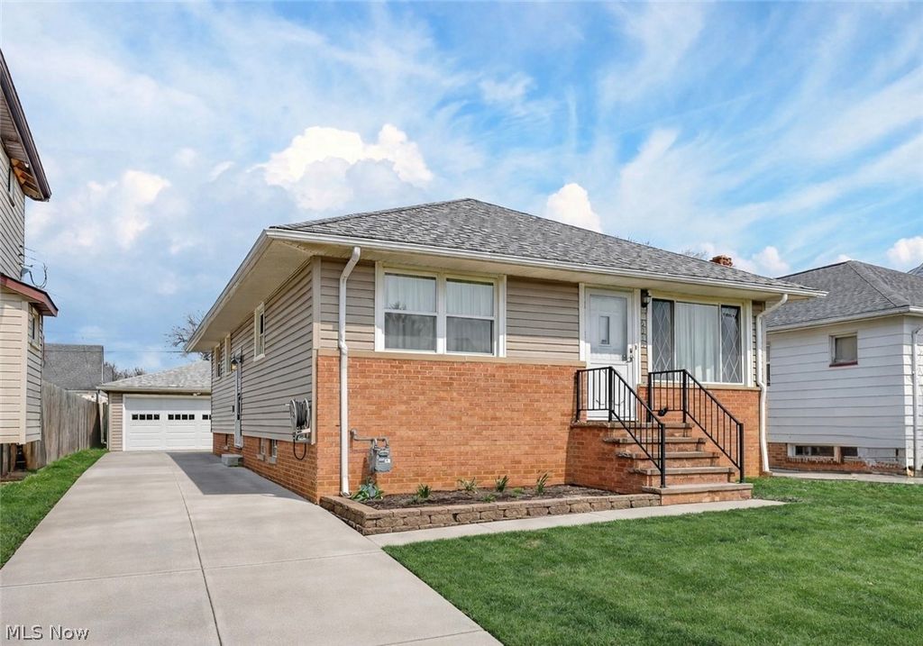 6010 Virginia Avenue, Parma, OH 44130