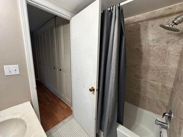 2311 S Goebbert Road S B102, Arlington Heights, IL 60005