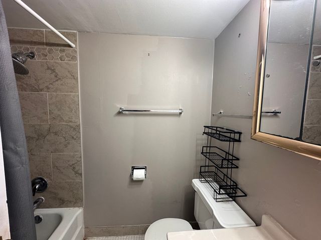 2311 S Goebbert Road S B102, Arlington Heights, IL 60005