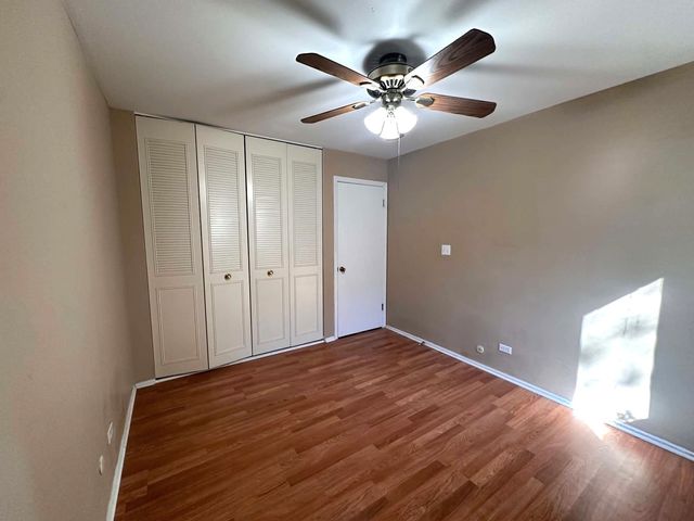 2311 S Goebbert Road S B102, Arlington Heights, IL 60005