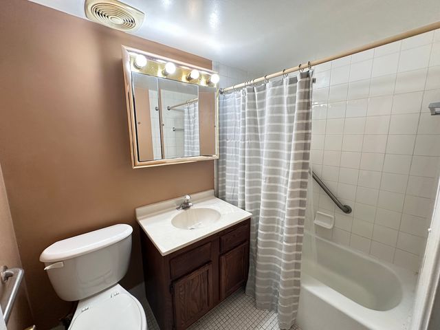 2311 S Goebbert Road S B102, Arlington Heights, IL 60005