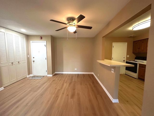 2311 S Goebbert Road S B102, Arlington Heights, IL 60005