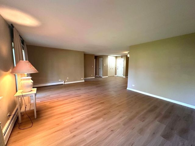 2311 S Goebbert Road S B102, Arlington Heights, IL 60005