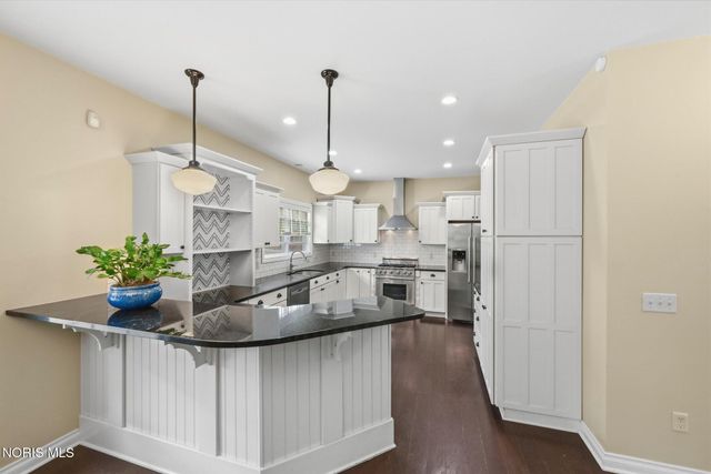 7935 Rockridge Drive, Maumee, OH 43537
