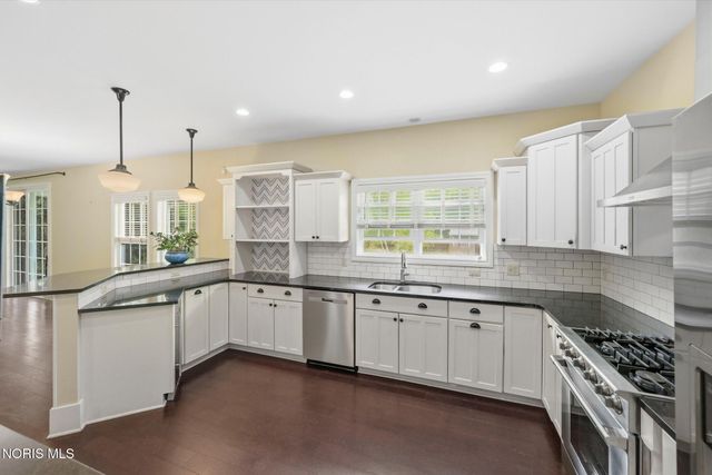 7935 Rockridge Drive, Maumee, OH 43537
