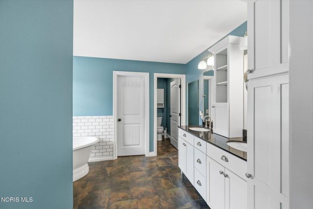 7935 Rockridge Drive, Maumee, OH 43537