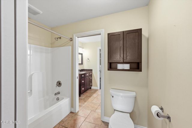 7935 Rockridge Drive, Maumee, OH 43537