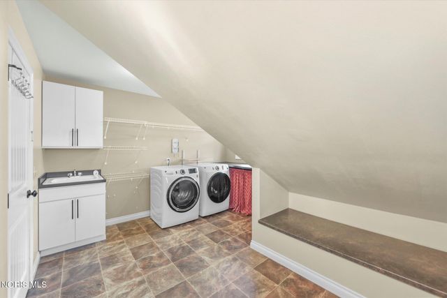 7935 Rockridge Drive, Maumee, OH 43537