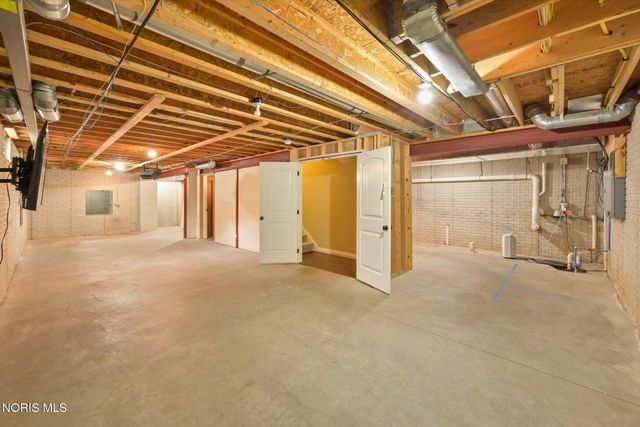 7935 Rockridge Drive, Maumee, OH 43537