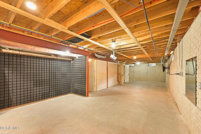 7935 Rockridge Drive, Maumee, OH 43537