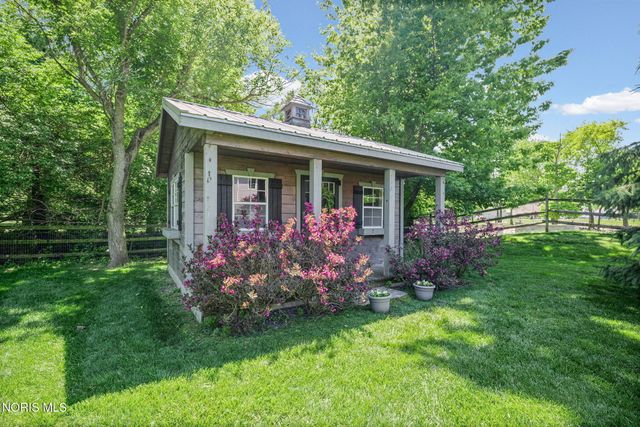 7935 Rockridge Drive, Maumee, OH 43537