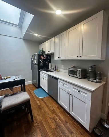 79 Farrington St 2, Quincy, MA 02170