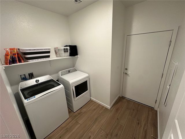 4236 Rosalyn Ridge Street, Las Vegas, NV 89121