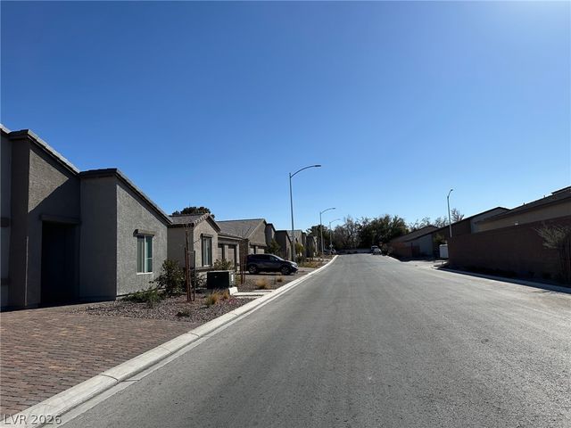 4236 Rosalyn Ridge Street, Las Vegas, NV 89121
