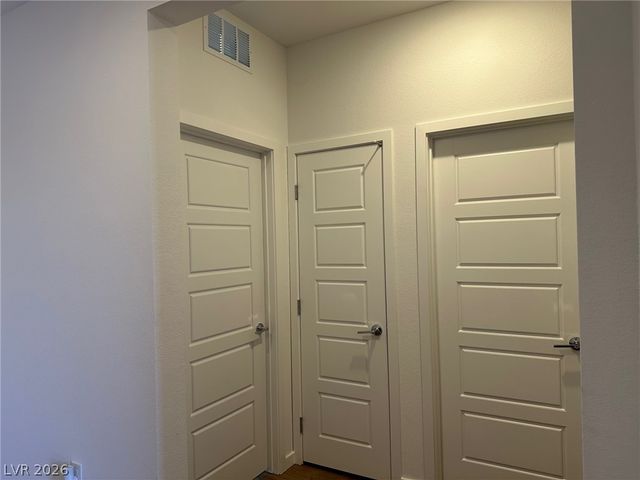 4236 Rosalyn Ridge Street, Las Vegas, NV 89121