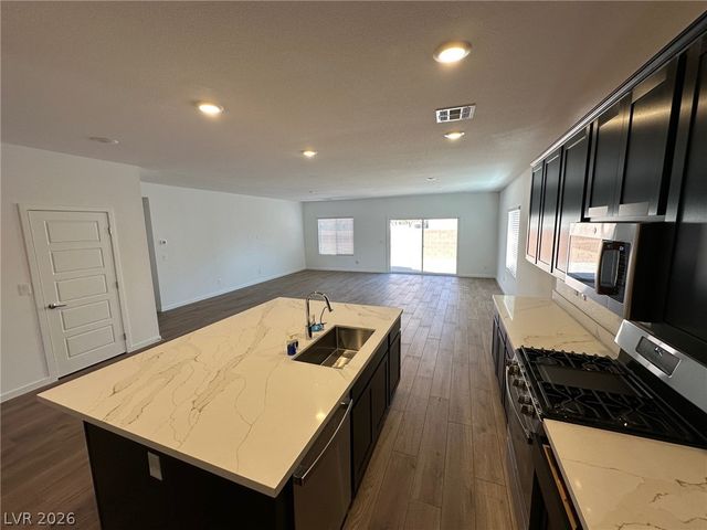 4236 Rosalyn Ridge Street, Las Vegas, NV 89121