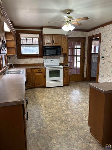 1513 Rural St, Emporia, KS 66801