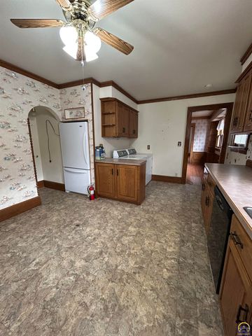 1513 Rural St, Emporia, KS 66801