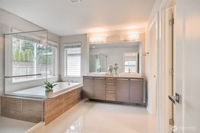 5860 S 326th Court, Auburn, WA 98001