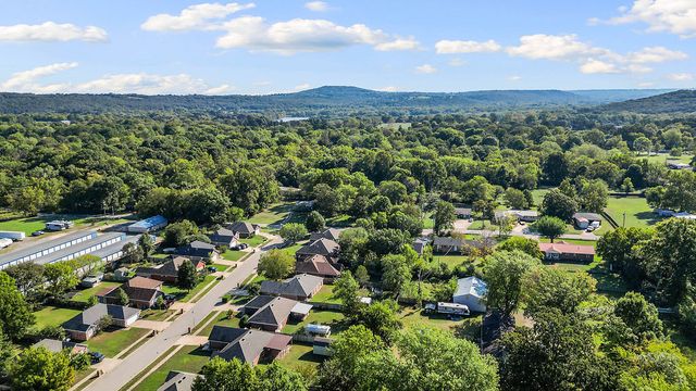 5601 E Country Ridge, Fayetteville, AR 72701