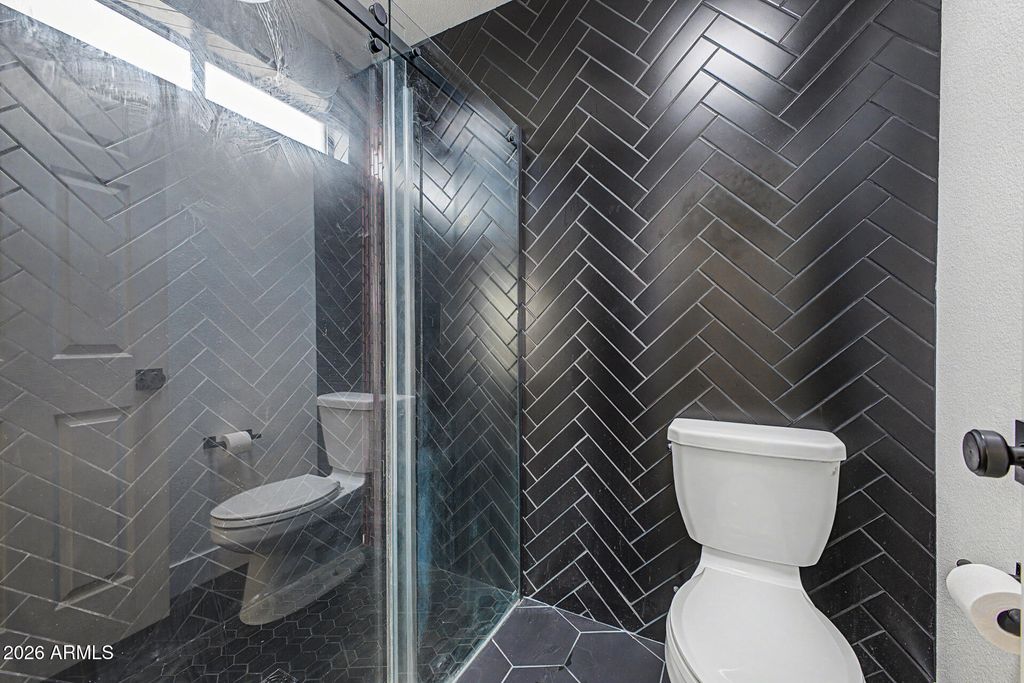 Image 19 of property listing at 11244 N 58TH Drive, Glendale, AZ 85304