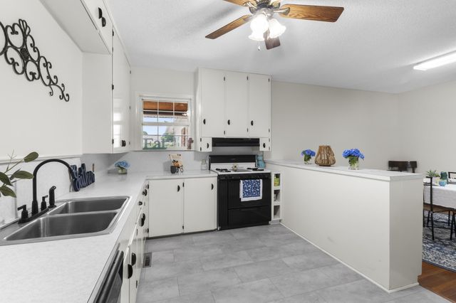 2004 Medfield Drive, Camden, SC 29020