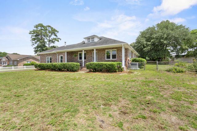 2004 Medfield Drive, Camden, SC 29020