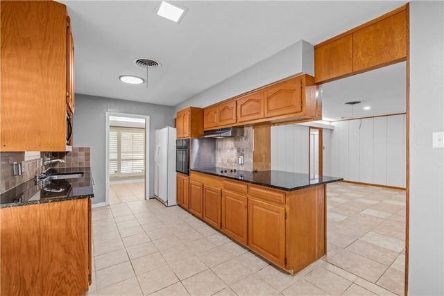 402 Pennington Dr, Corpus Christi, TX 78412