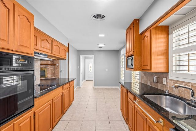 402 Pennington Dr, Corpus Christi, TX 78412