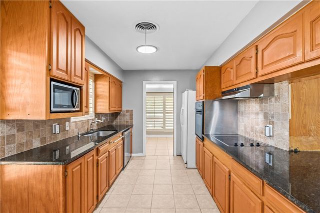 402 Pennington Dr, Corpus Christi, TX 78412