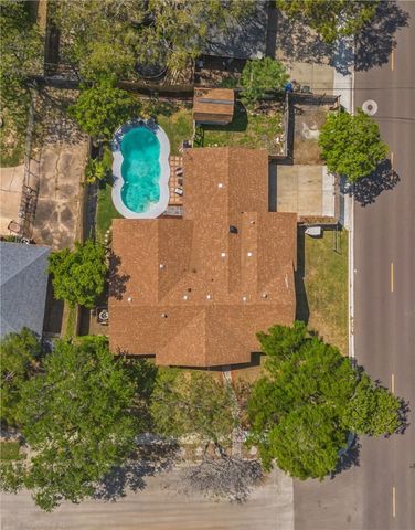 402 Pennington Dr, Corpus Christi, TX 78412