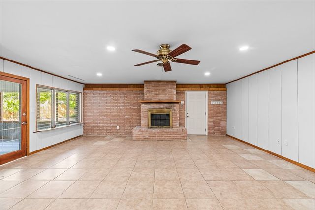 402 Pennington Dr, Corpus Christi, TX 78412