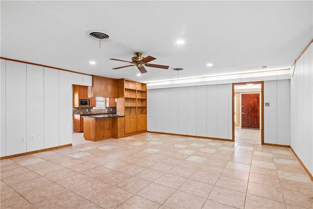 402 Pennington Dr, Corpus Christi, TX 78412