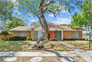 402 Pennington Dr, Corpus Christi, TX 78412