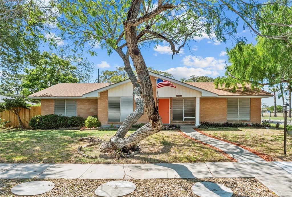402 Pennington Dr, Corpus Christi, TX 78412